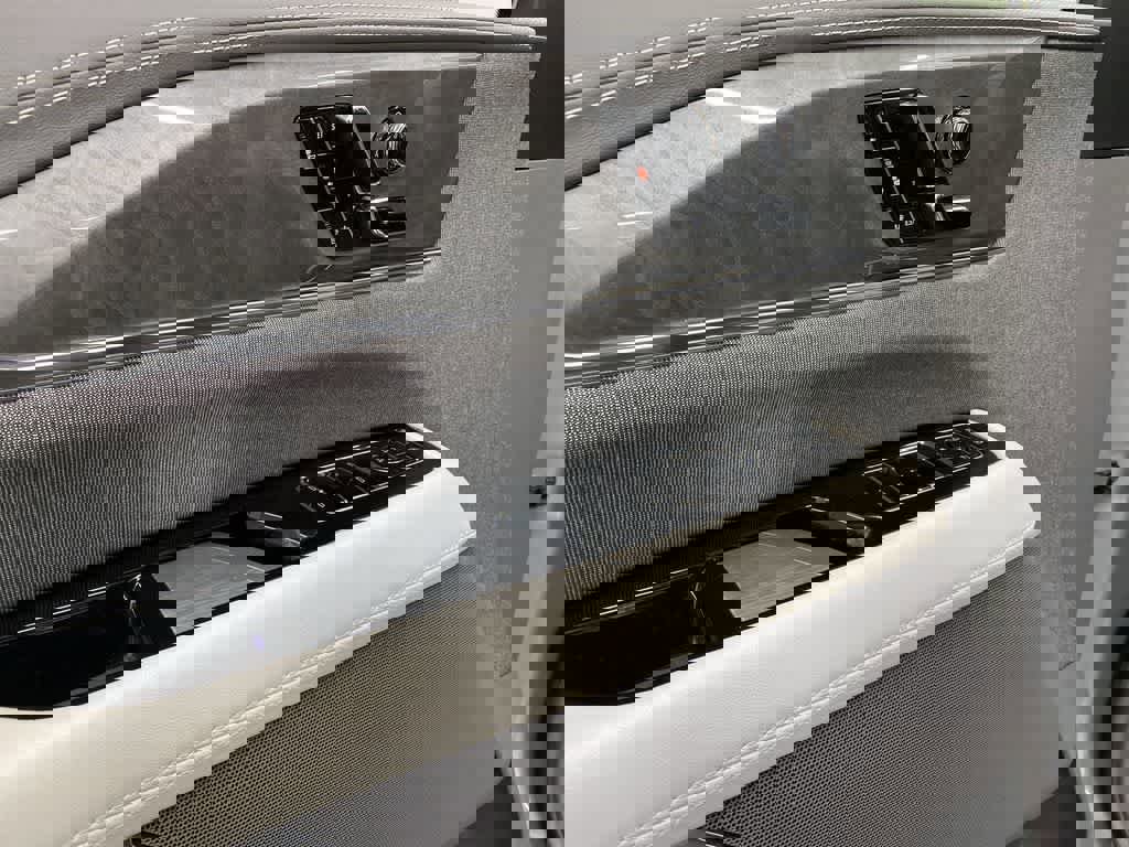 Certified 2026 Cadillac Escalade IQL Sport 1 w/ LPO, ONYX Package image 15