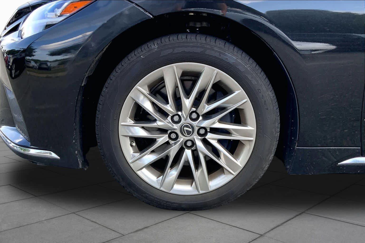 Certified 2022 Lexus LS 500 AWD w/ Interior Upgrade Package image 11