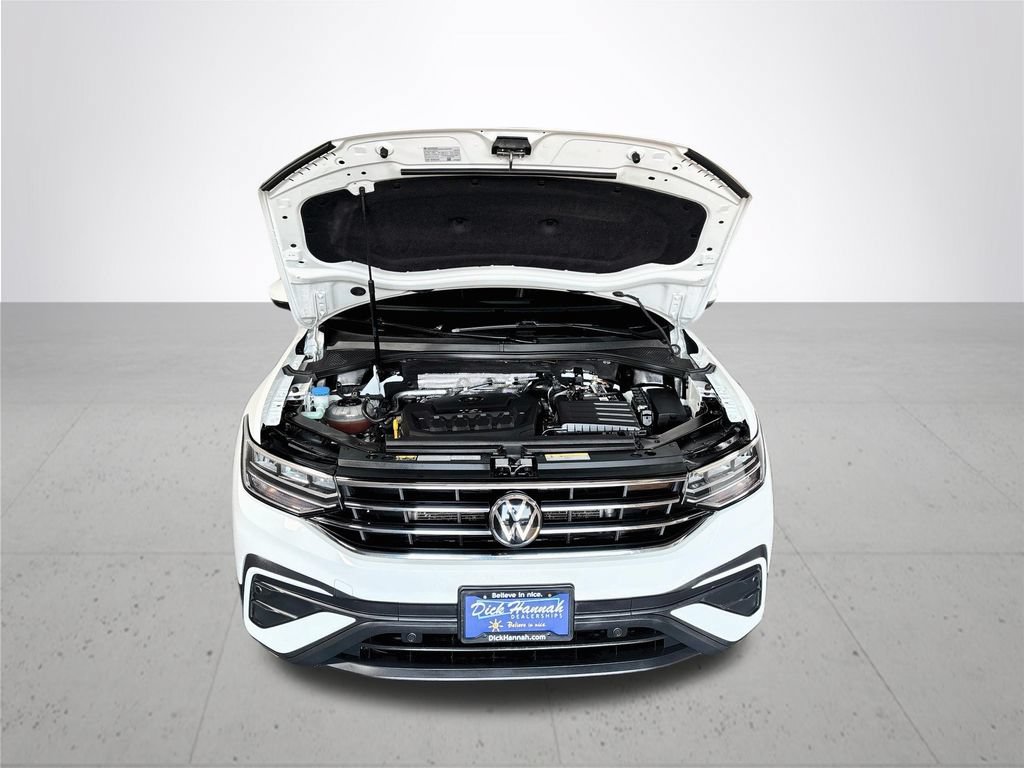 Certified 2022 Volkswagen Tiguan SE w/ Panoramic Sunroof Package AWD/4WD image 23