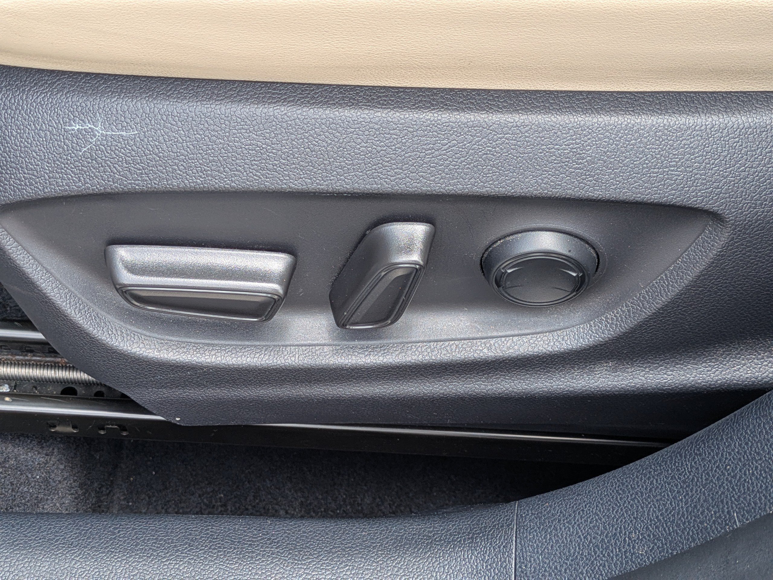 Used 2021 Toyota Prius XLE FWD image 19