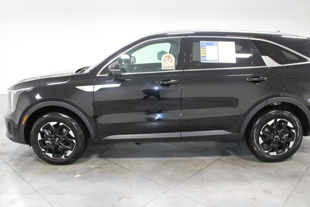 Used 2024 Kia Sorento S image 6