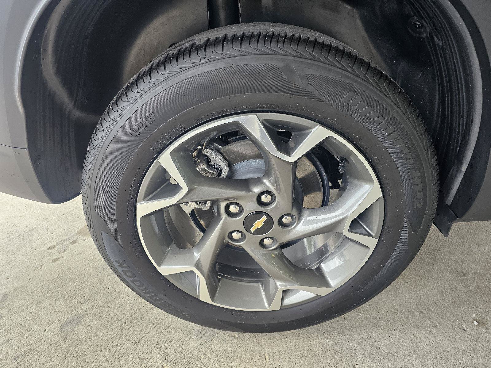 Used 2025 Chevrolet Trax LT w/ LT Convenience Package FWD image 10