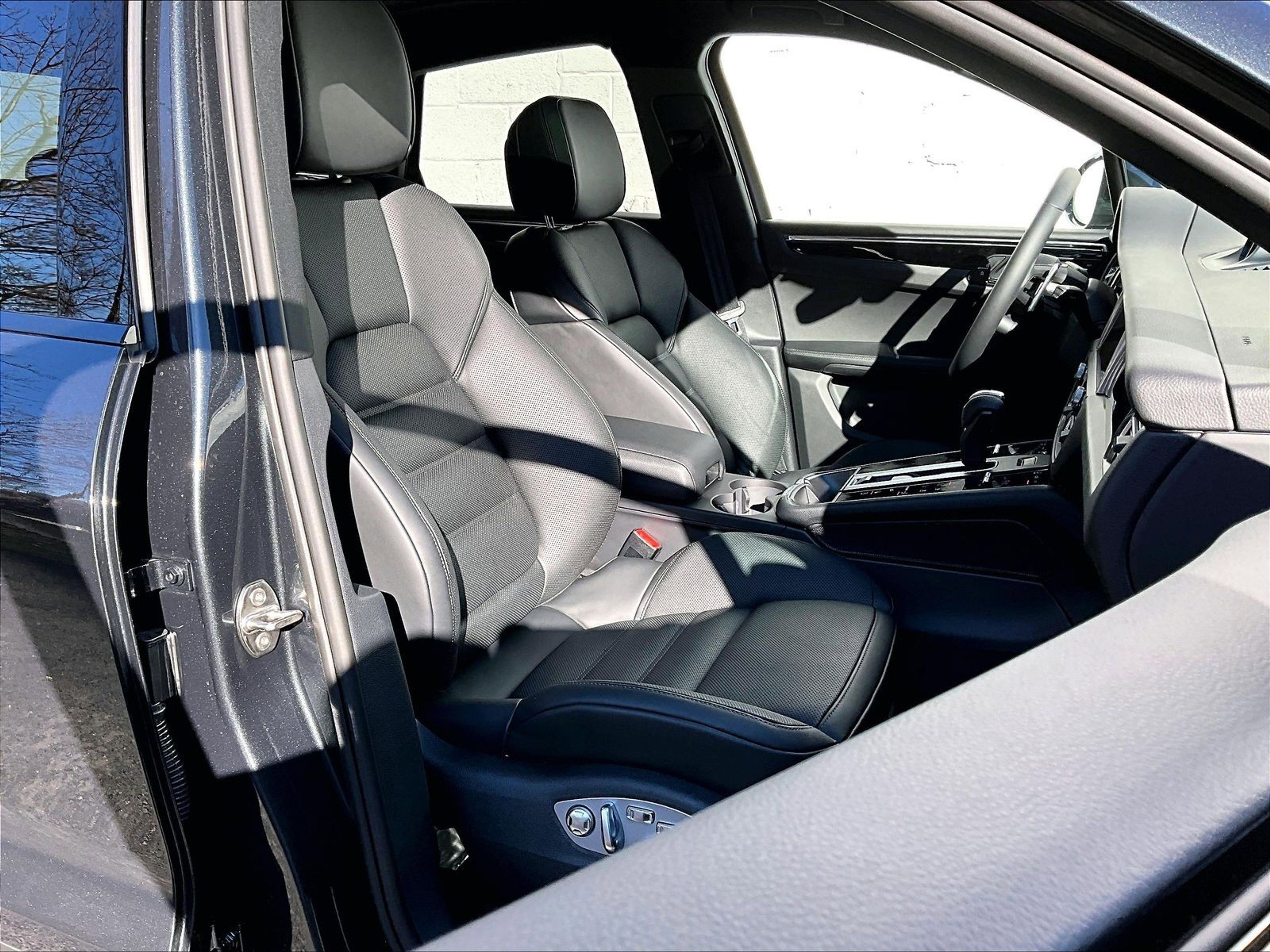 New 2026 Porsche Macan image 10
