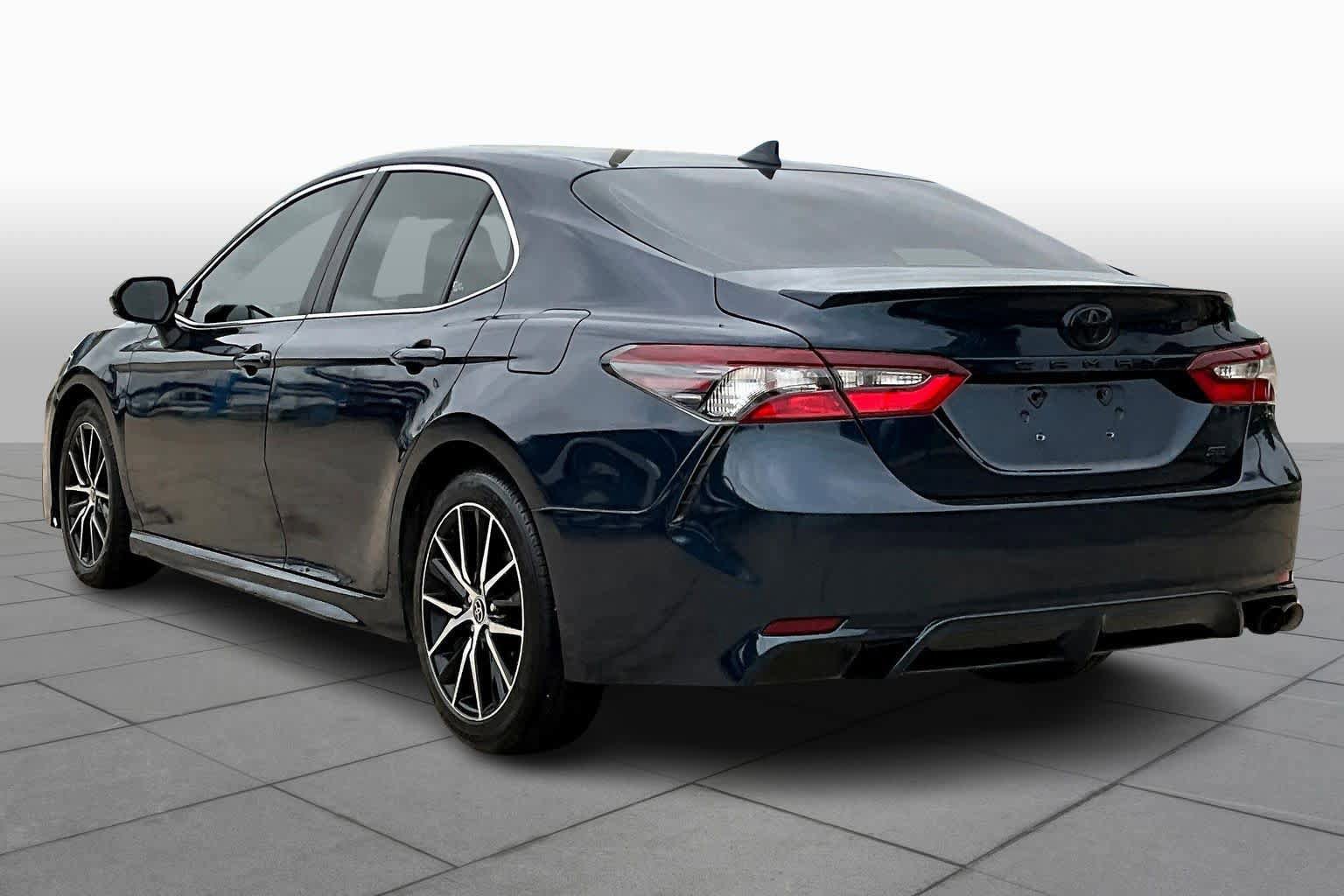 Used 2021 Toyota Camry SE FWD image 11