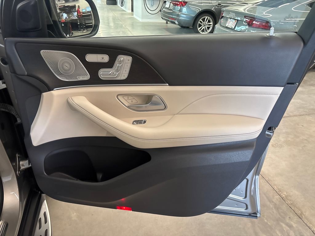 Used 2020 Mercedes-Benz GLS 450 4MATIC image 24