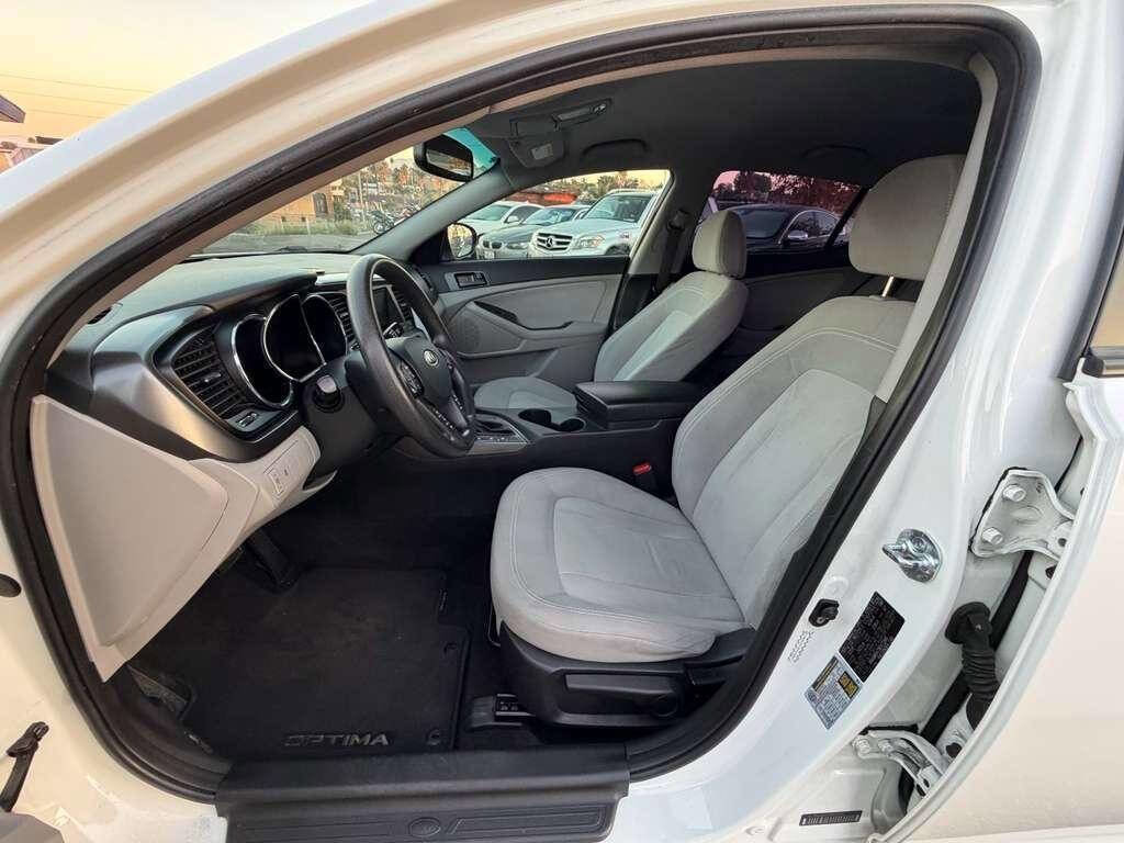 Used 2011 Kia Optima LX image 11