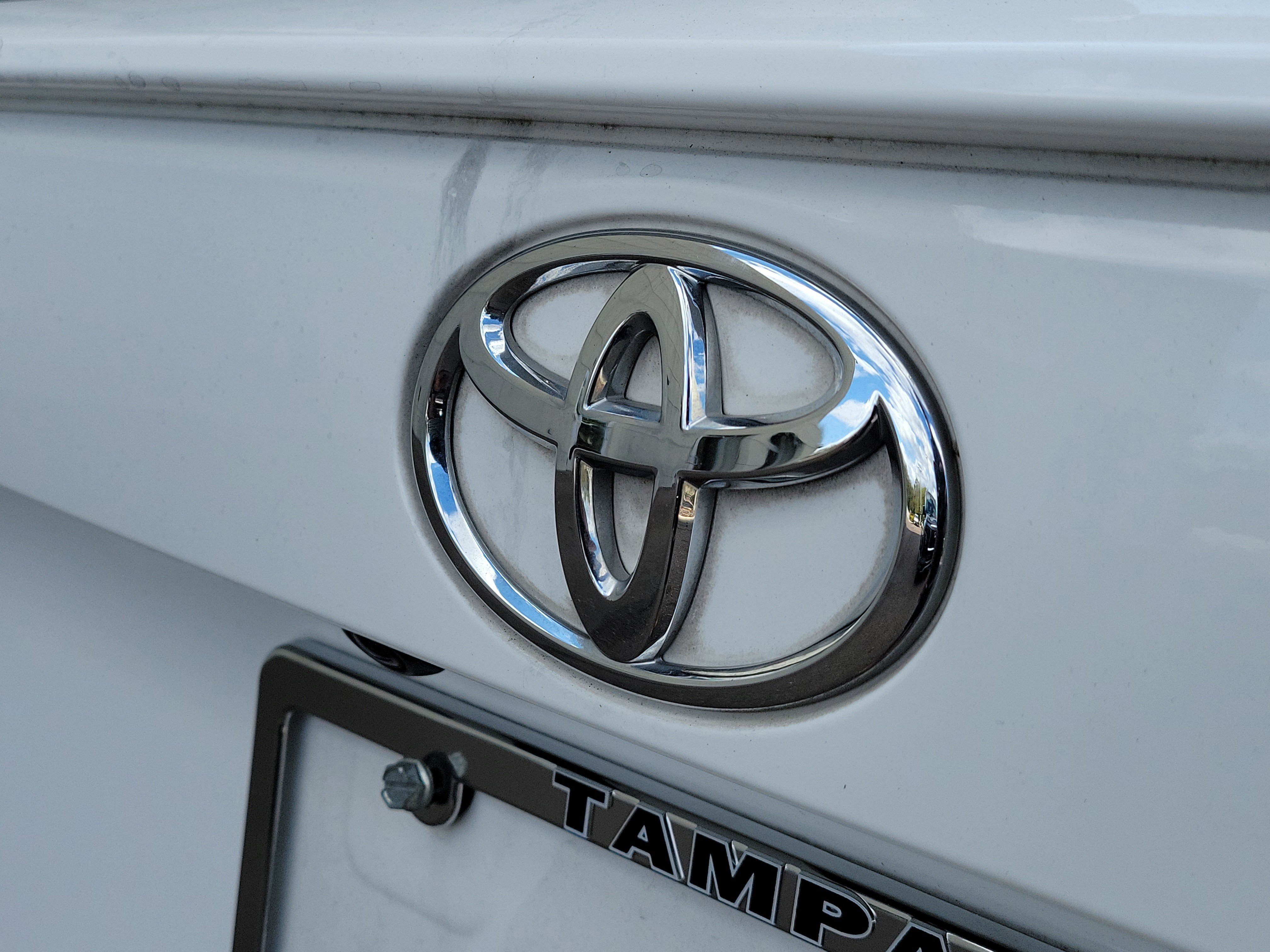 Used 2020 Toyota RAV4 XLE image 31