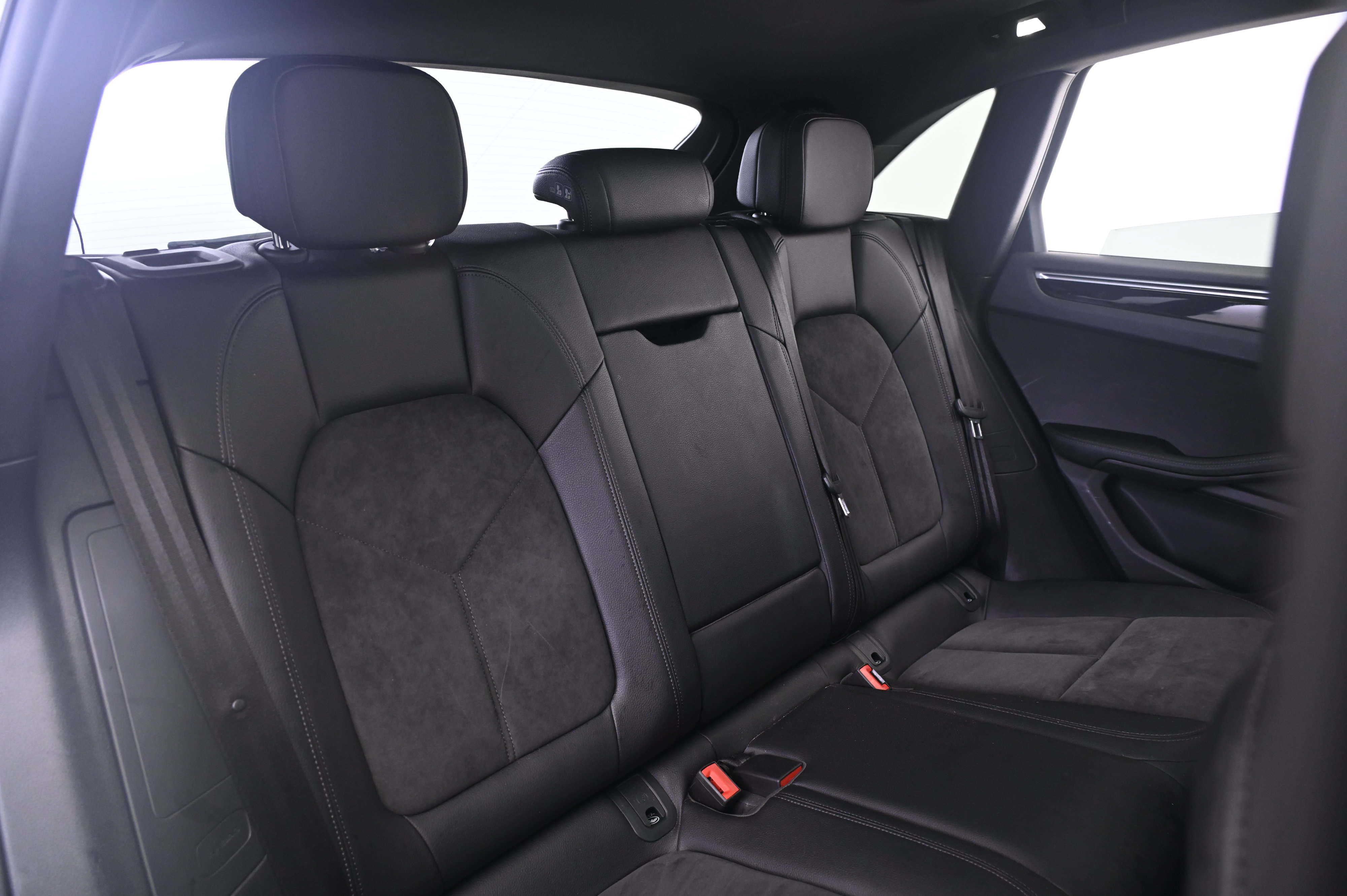 Used 2021 Porsche Macan AWD/4WD image 19