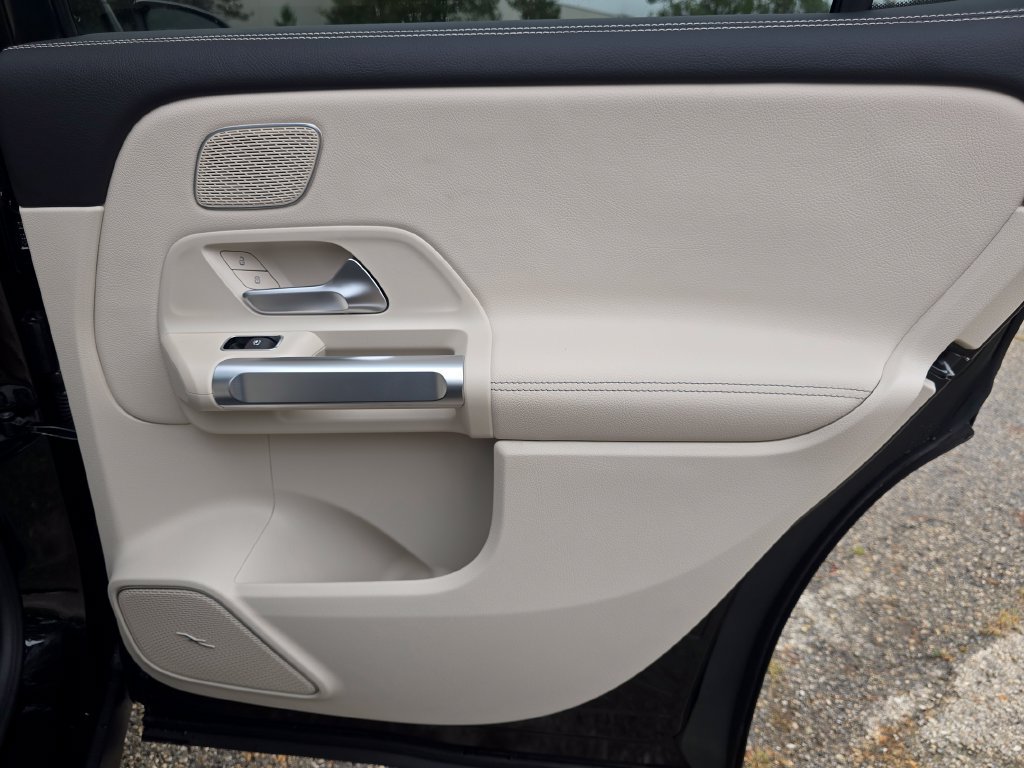 New 2026 Mercedes-Benz GLB 250 4MATIC image 23