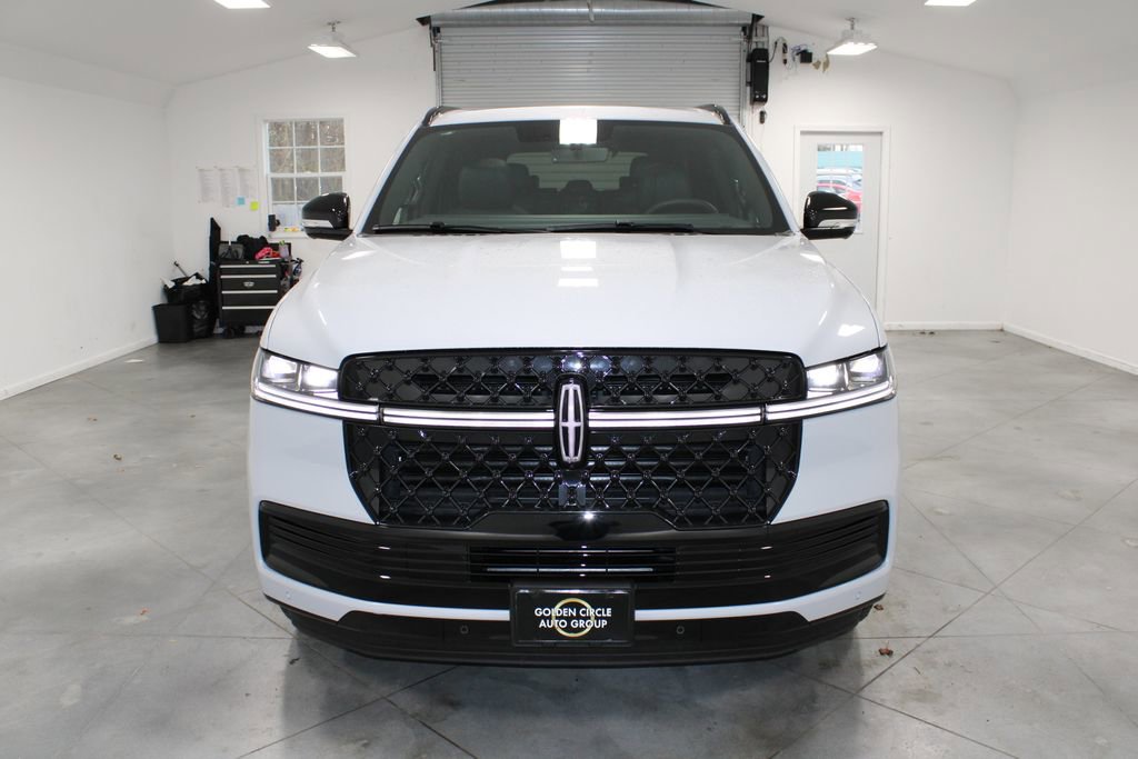 New 2025 Lincoln Navigator Reserve w/ Jet Appearance Package AWD/4WD image 2