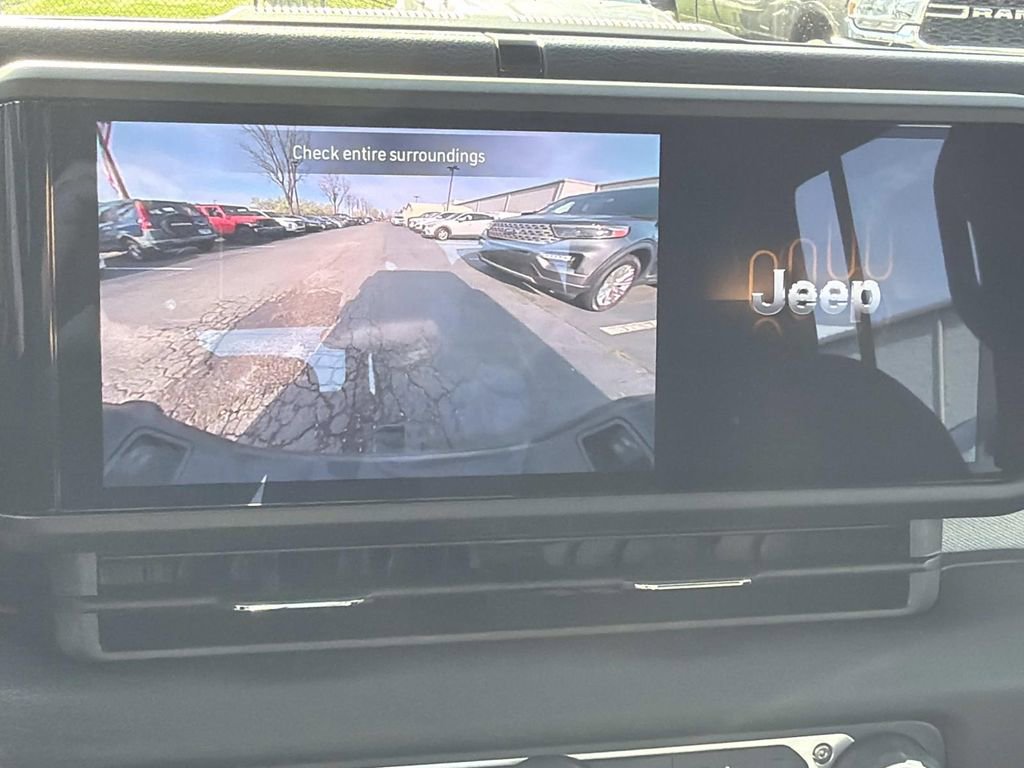 Used 2025 Jeep Gladiator Sport image 33