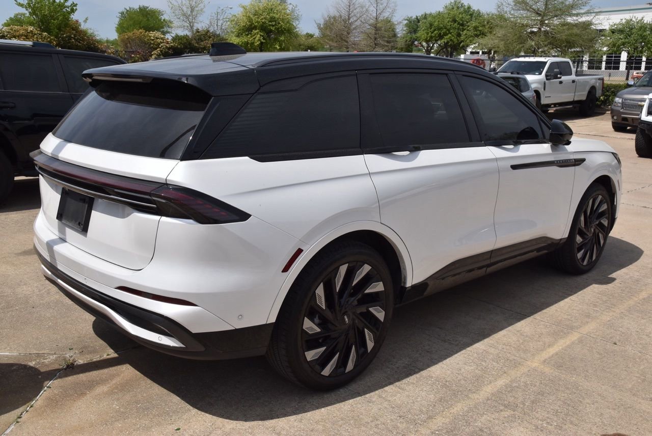 Certified 2024 Lincoln Nautilus Reserve w/ Equipment Group 203A image 7