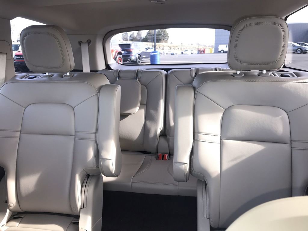 Used 2023 Lincoln Aviator AWD w/ Premium Package image 23