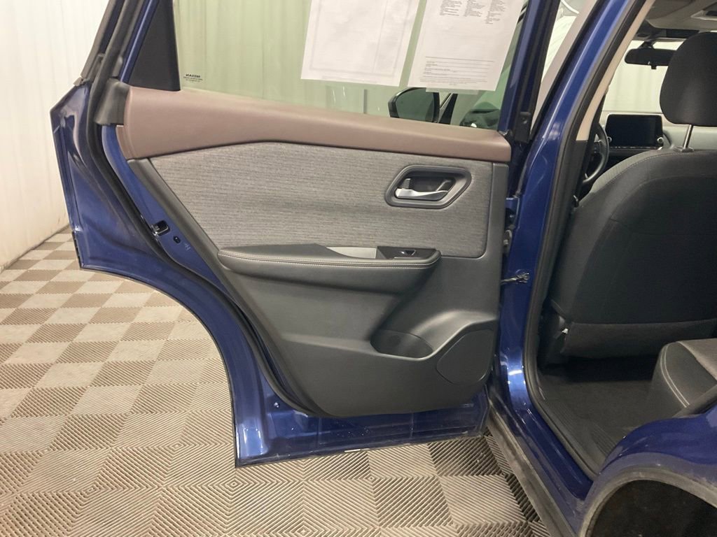 Used 2023 Nissan Rogue SV AWD/4WD image 24