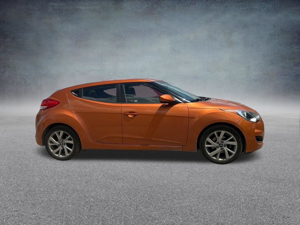 Used 2016 Hyundai Veloster FWD image 4