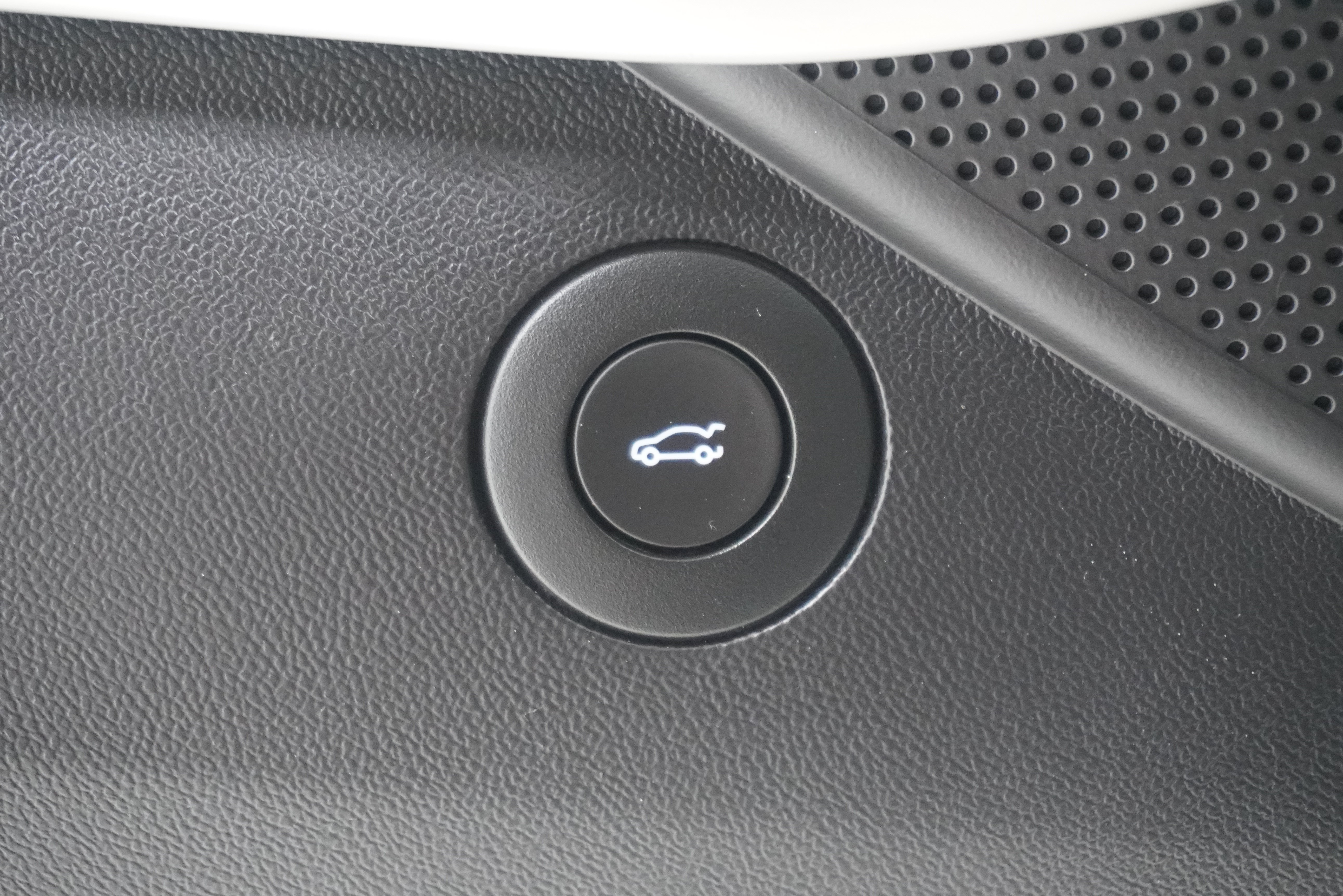 Used 2016 Chevrolet Camaro LT RWD image 30