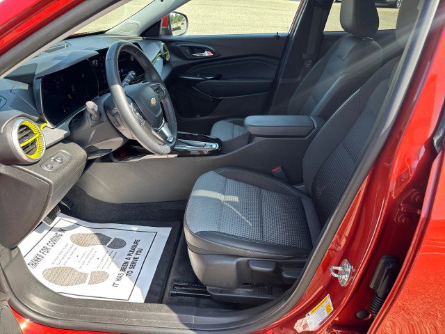 Used 2024 Chevrolet Trax LT w/ Sunroof Package image 10