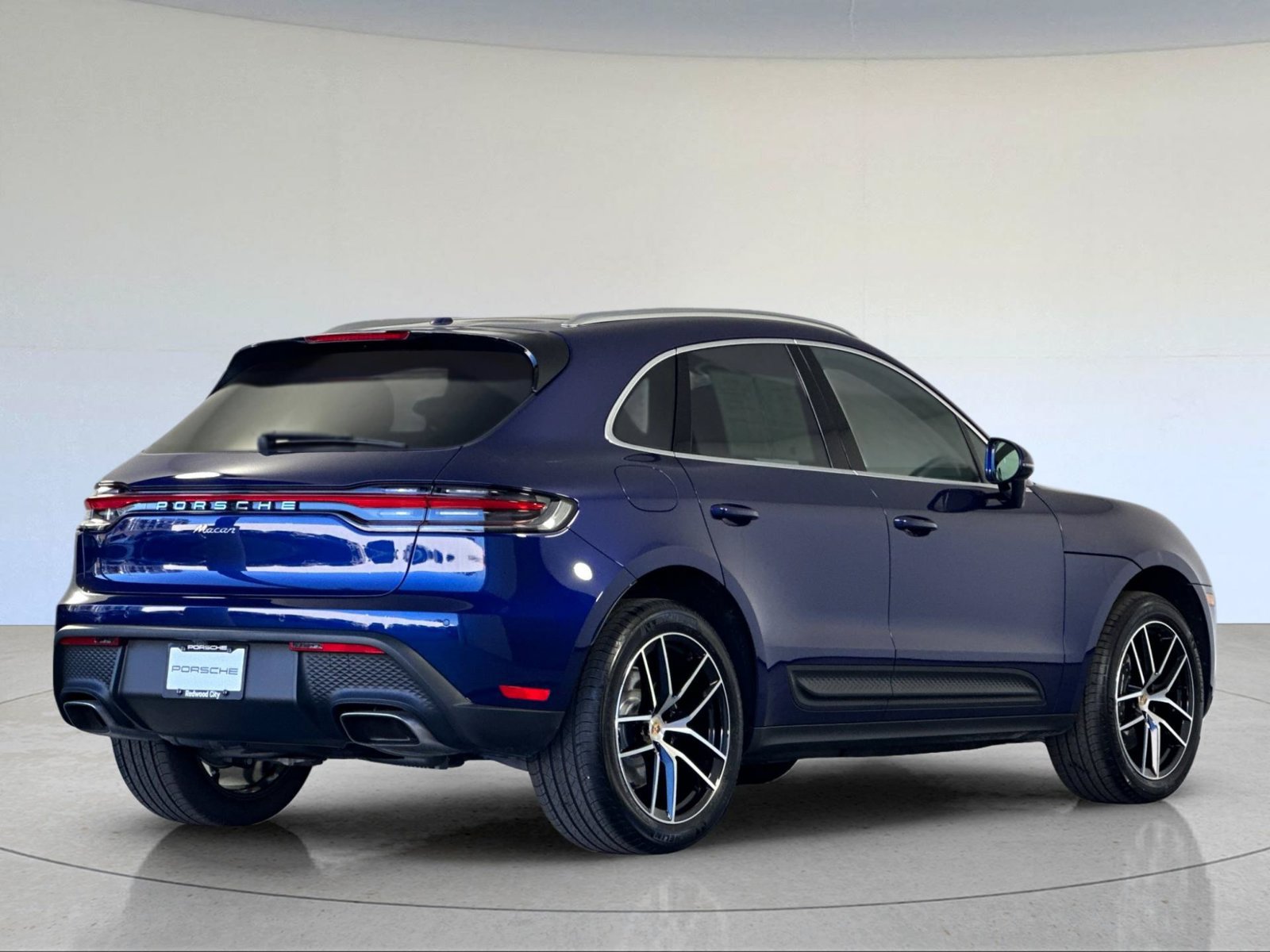 Certified 2026 Porsche Macan AWD/4WD image 8