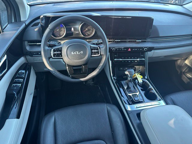 Used 2024 Kia Carnival EX FWD image 11