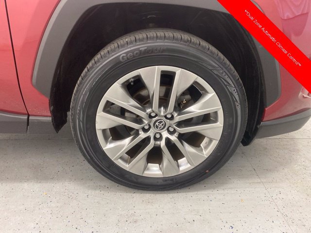 Used 2019 Toyota RAV4 XLE Premium w/ Cold Weather Package AWD/4WD image 8