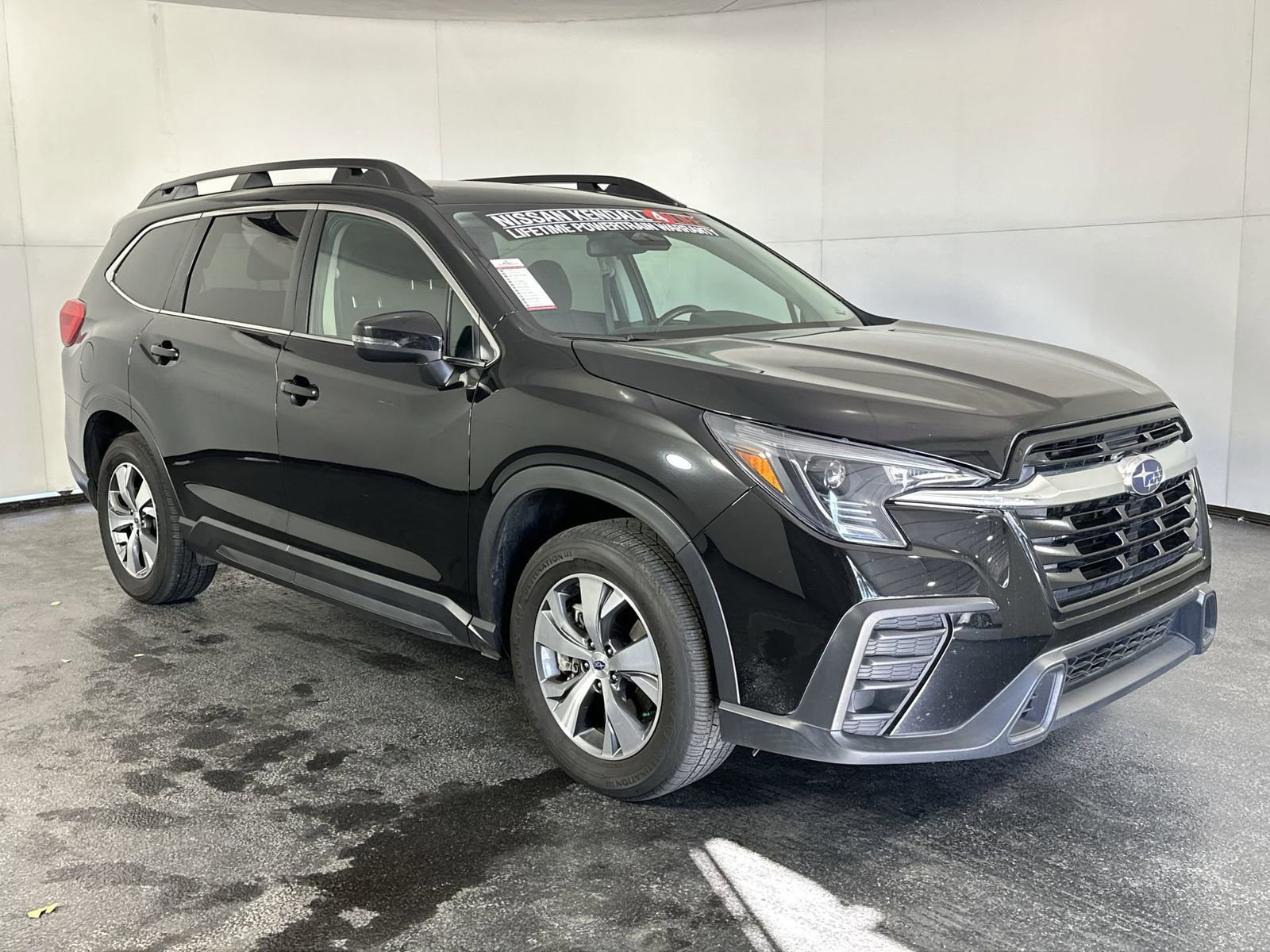 Used 2023 Subaru Ascent Premium image 2