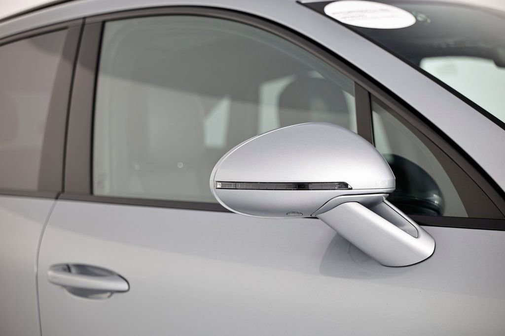 Certified 2025 Porsche Macan image 16