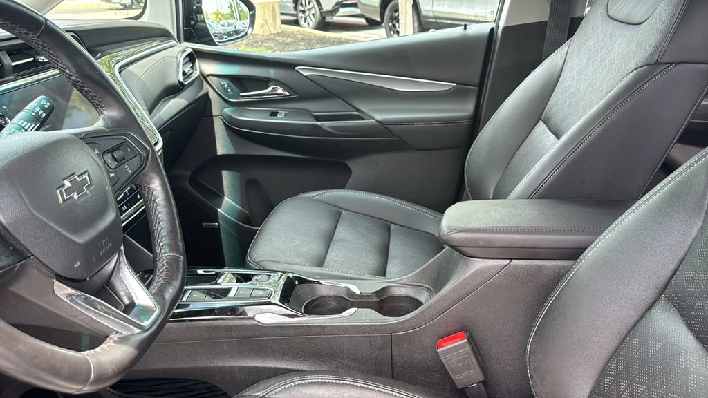 Used 2023 Chevrolet Bolt LT w/ Infotainment Package FWD image 24