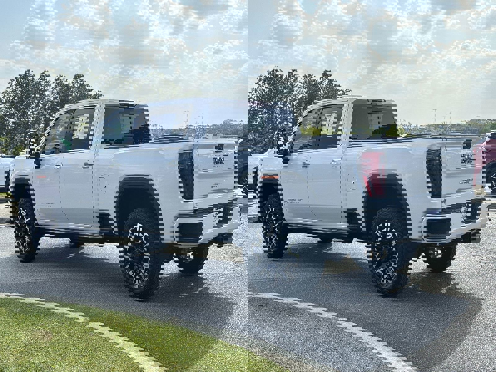 Used 2025 GMC Sierra 2500 Denali Ultimate image 8