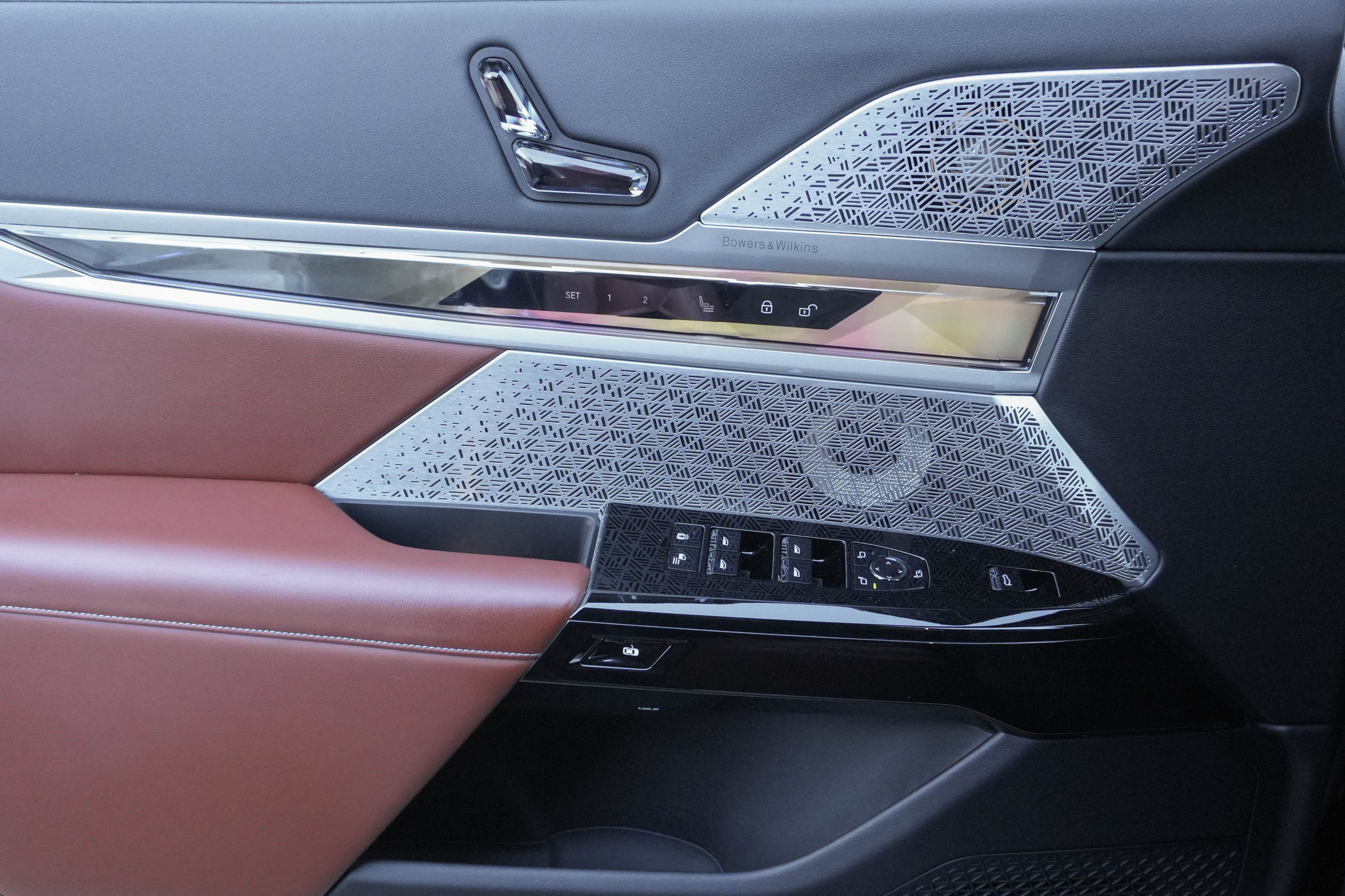 Certified 2023 BMW 760i xDrive w/ Executive Package image 32