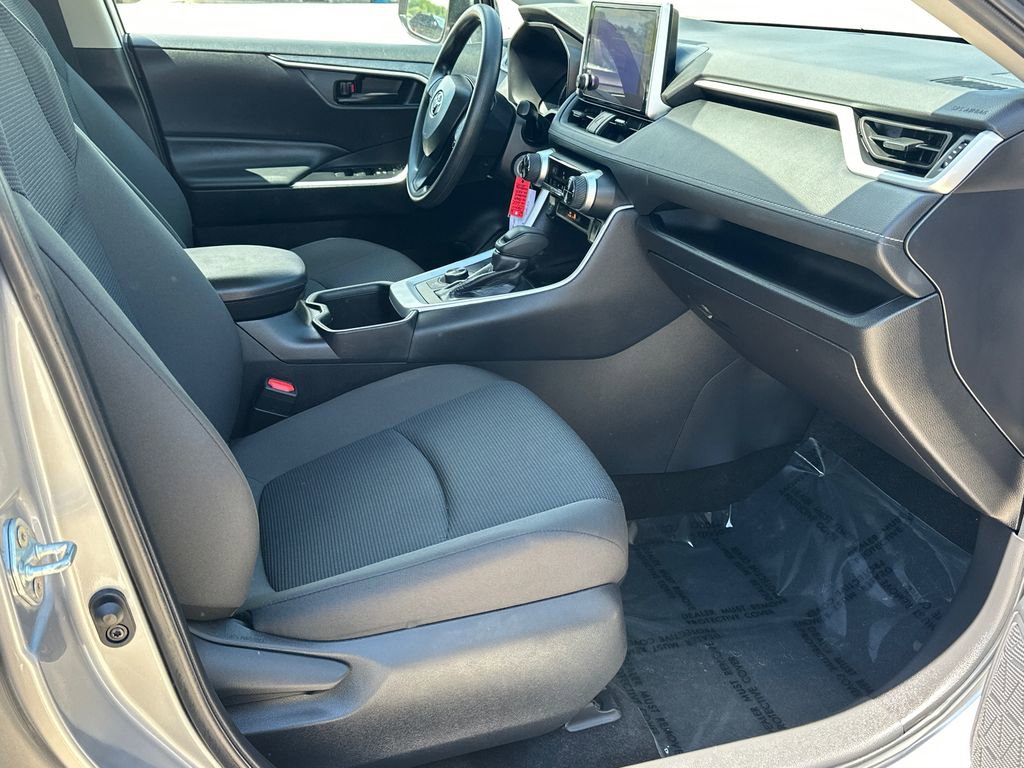 Used 2024 Toyota RAV4 LE AWD/4WD image 9