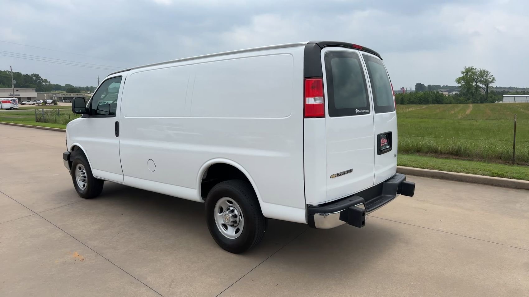 Used 2024 Chevrolet Express 2500 w/ Driver Convenience Package RWD image 7