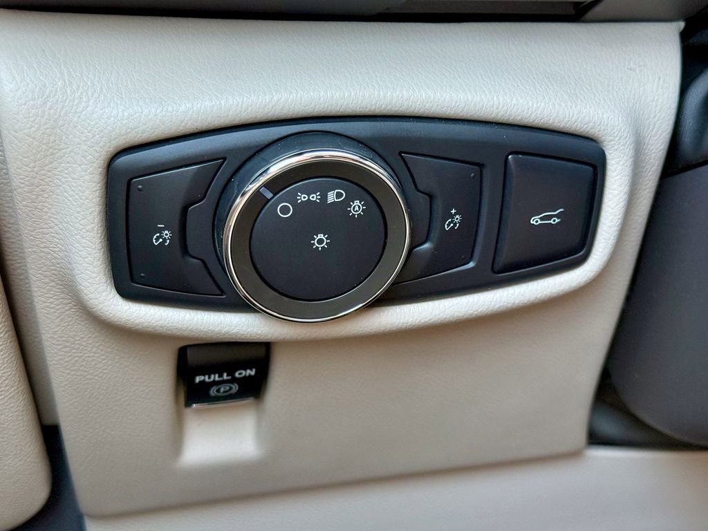 Used 2017 Lincoln MKX Reserve w/ Lincoln MKX Climate Package image 28