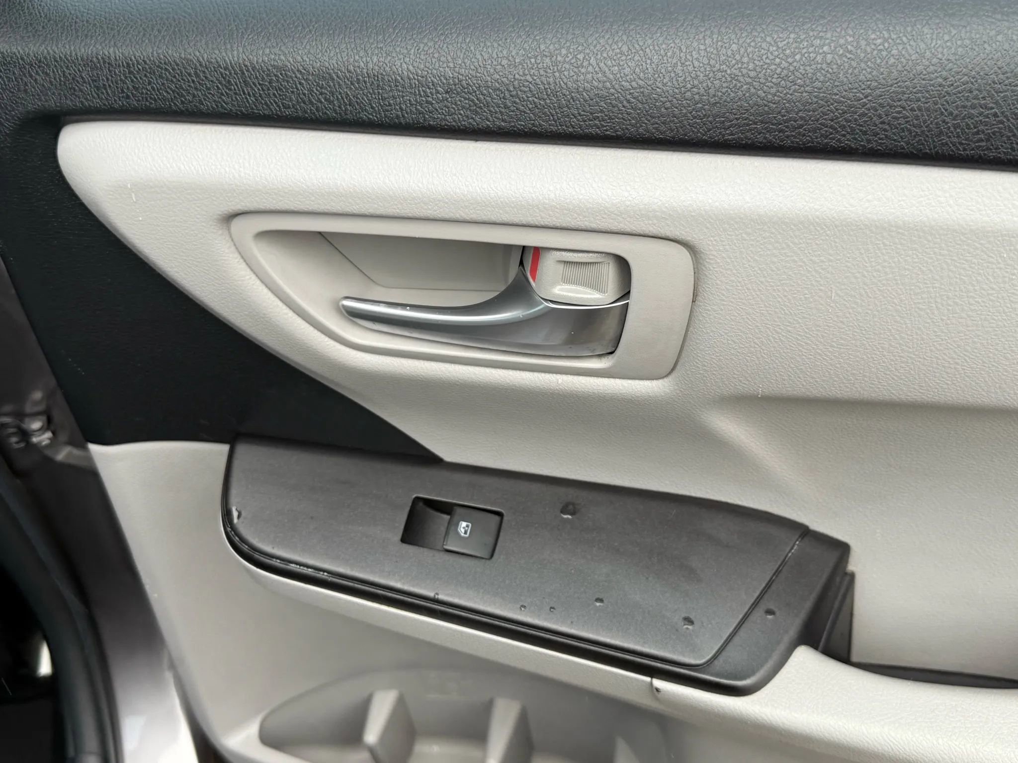 Used 2017 Toyota Camry SE image 13