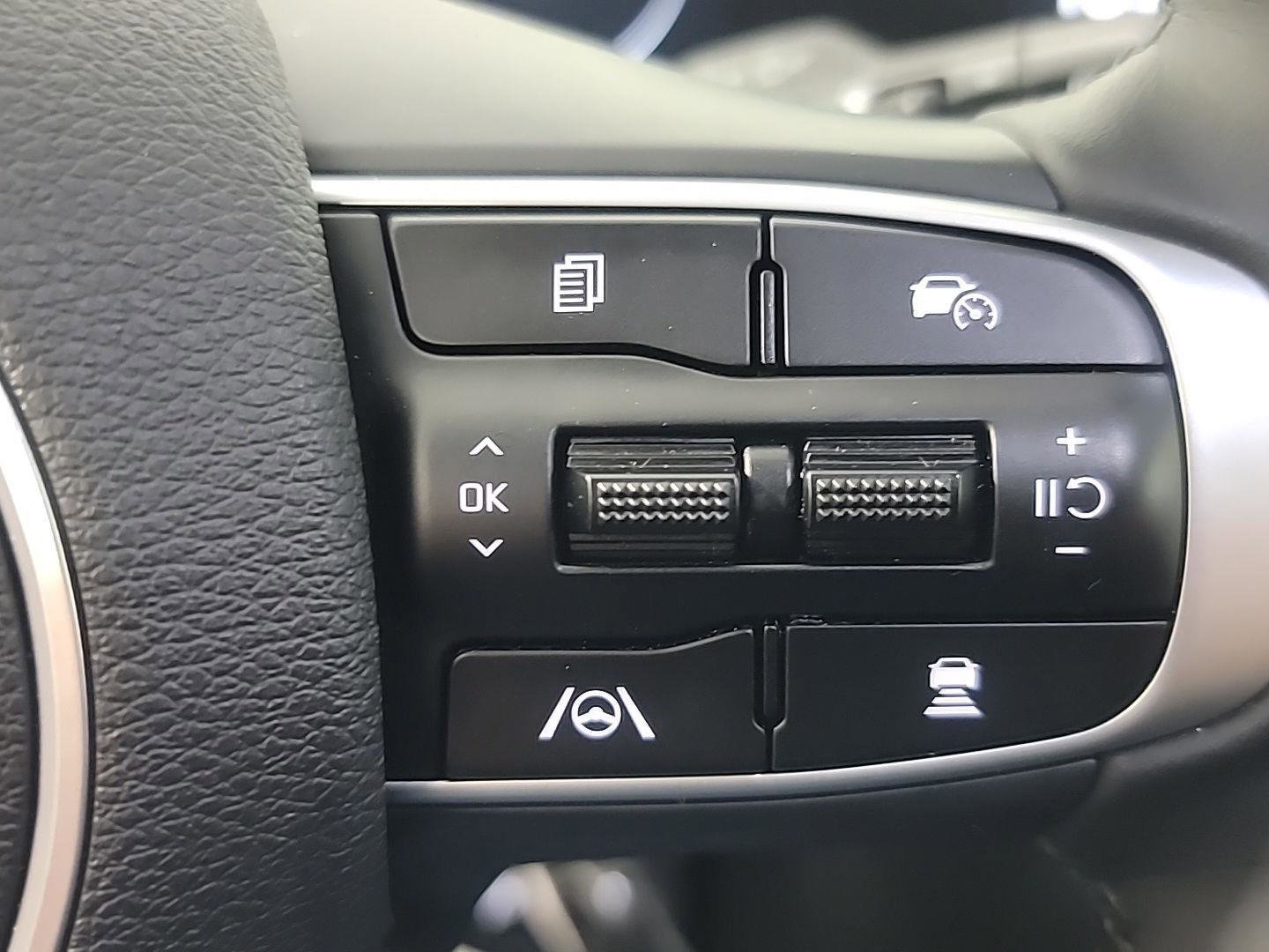 Used 2025 Kia Sportage SX image 25