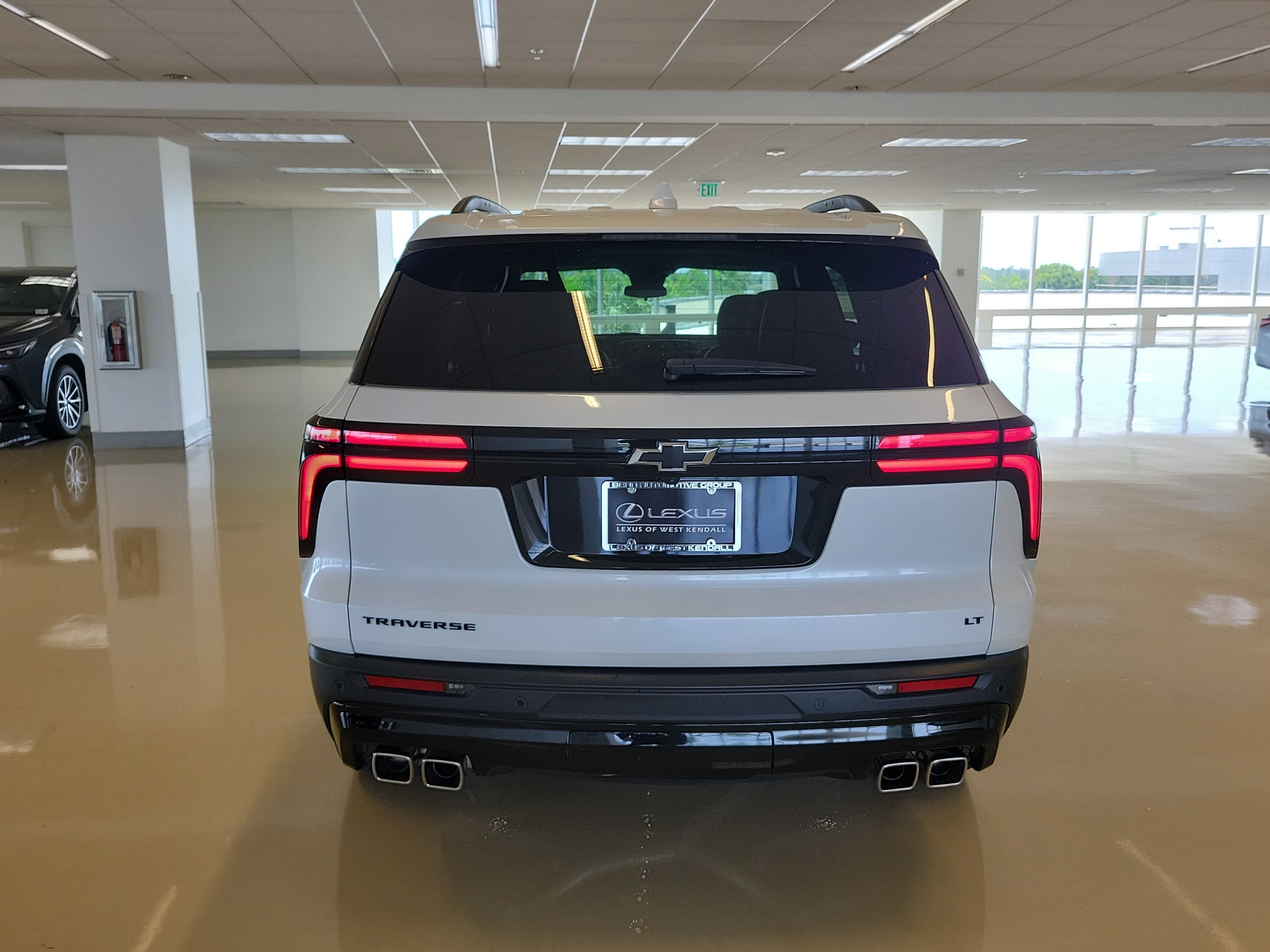 Used 2024 Chevrolet Traverse LT w/ Enhanced Driving Package FWD image 7