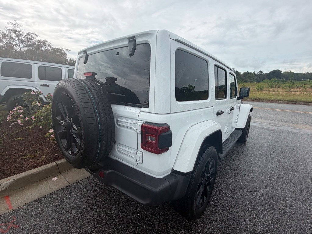 Used 2024 Jeep Wrangler Unlimited Sahara AWD/4WD image 17