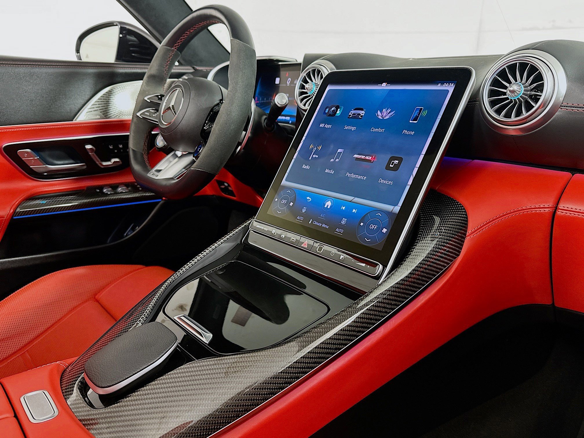 Used 2022 Mercedes-Benz SL 55 AMG 4MATIC w/ Driver Assistance Package image 26