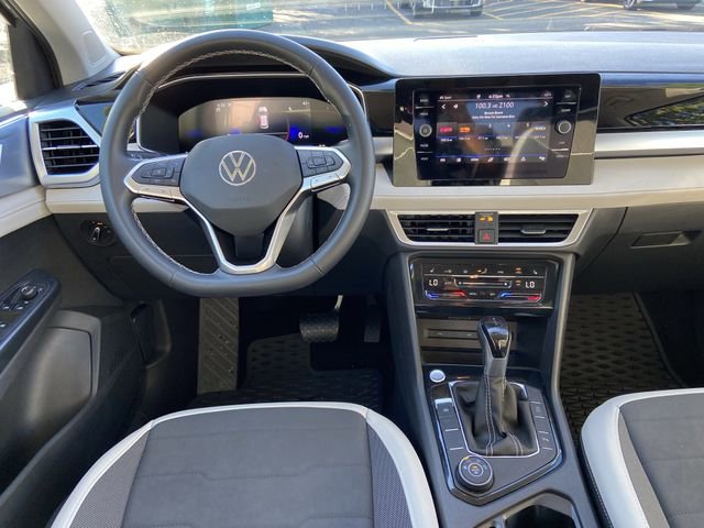 Used 2025 Volkswagen Taos SE AWD/4WD image 13