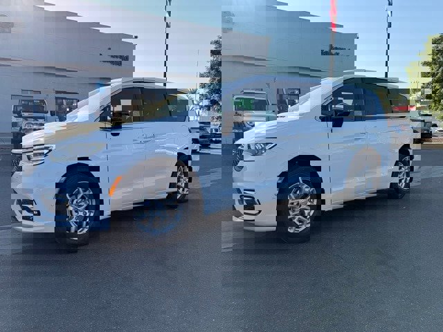 New 2026 Chrysler Pacifica Select image 2
