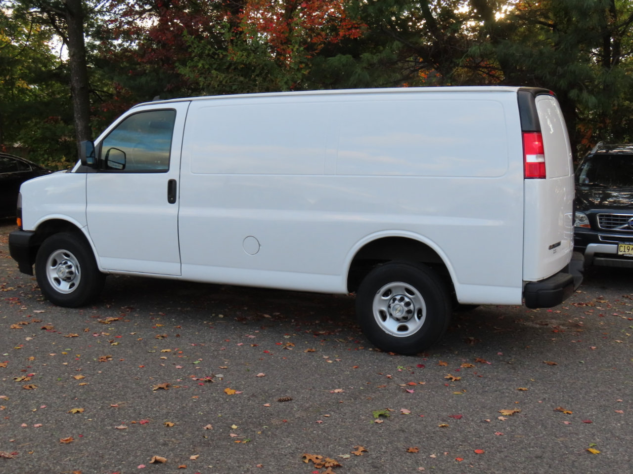 Used 2022 Chevrolet Express 2500 w/ Driver Convenience Package image 3