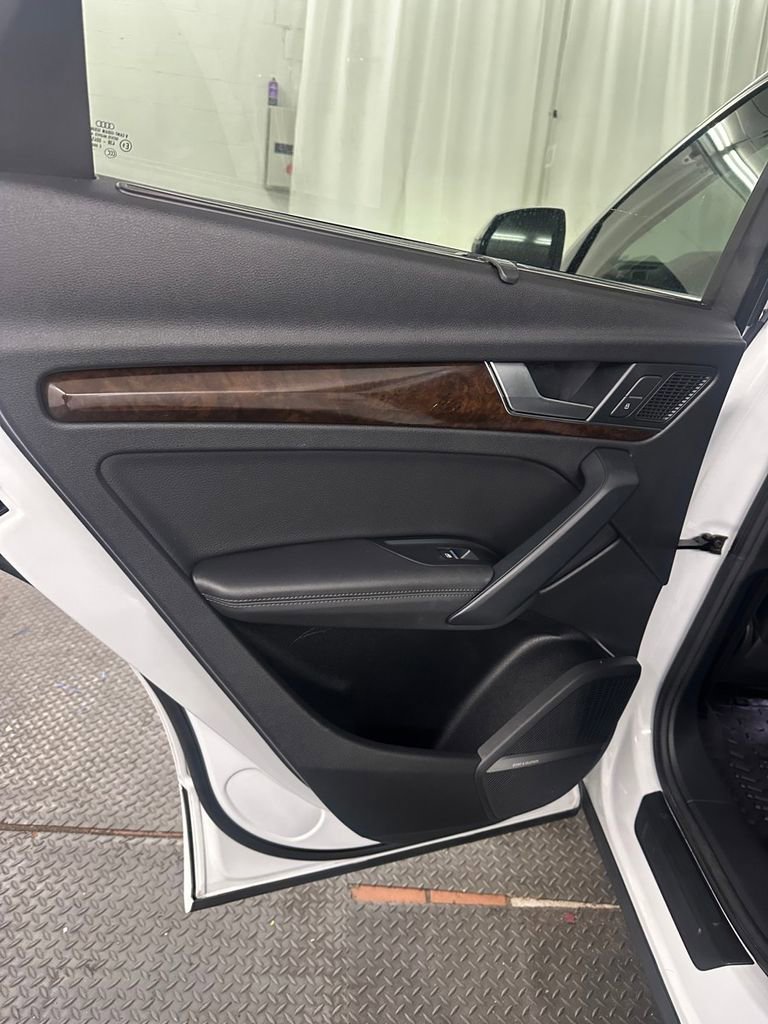 Used 2019 Audi Q5 2.0T Premium Plus w/ Premium Plus Package AWD/4WD image 28
