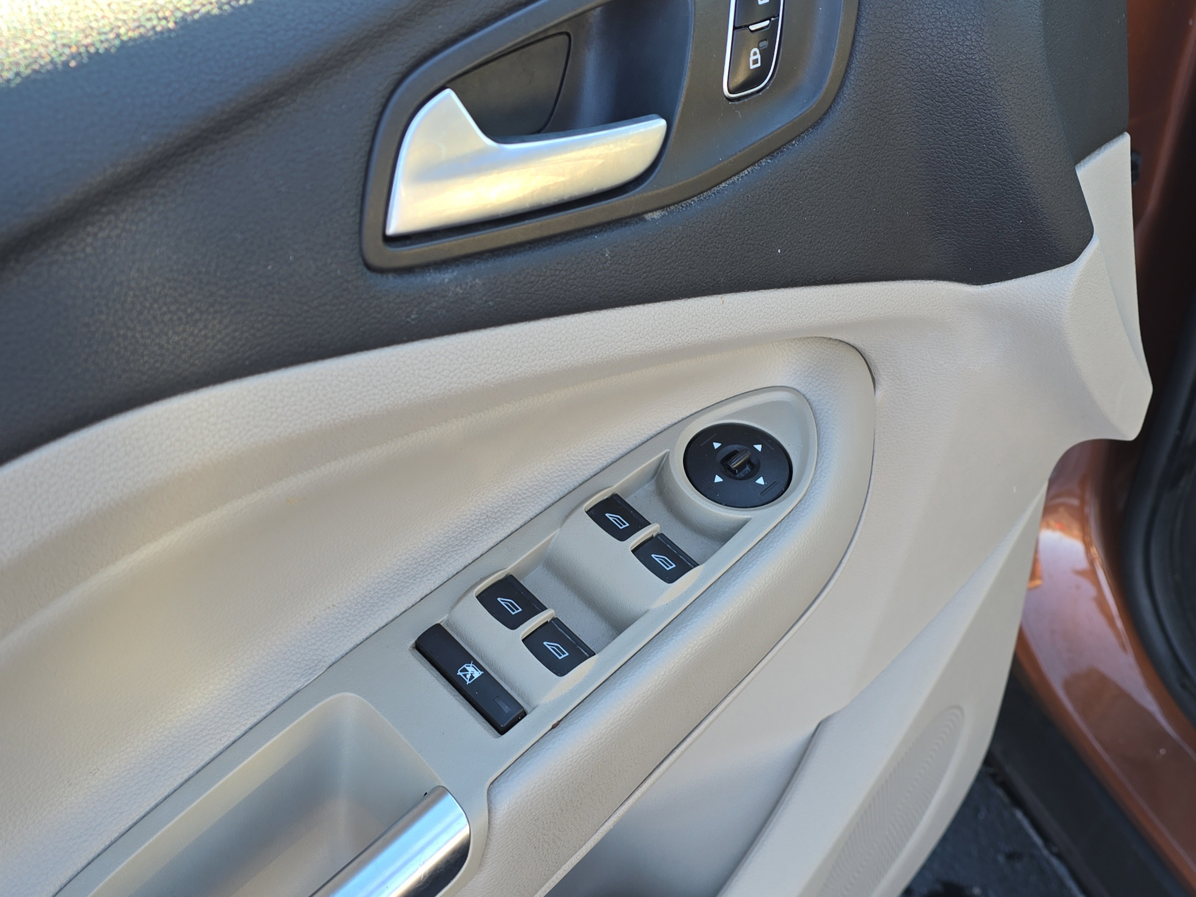 Used 2017 Ford Escape SE image 17