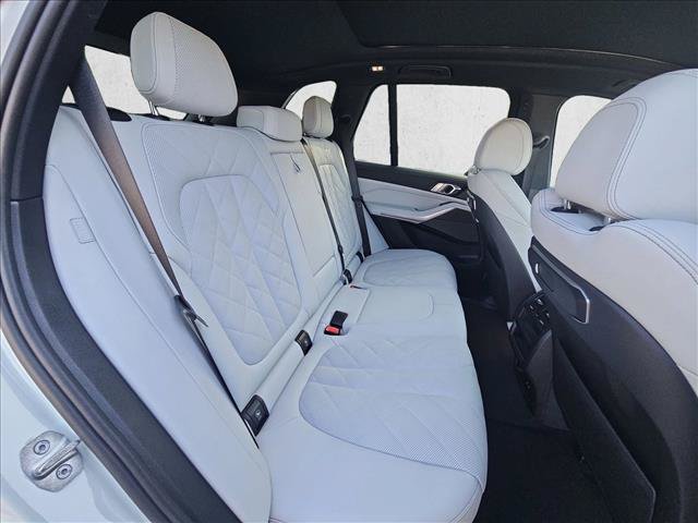 Used 2024 BMW X5 xDrive40i w/ Premium Package AWD/4WD image 19
