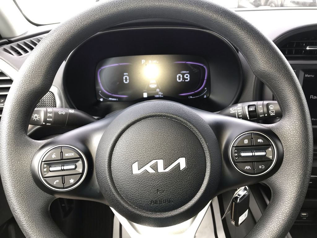 Certified 2025 Kia Soul LX w/ LX Technology Package FWD image 14