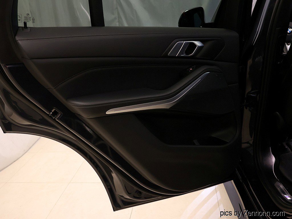 Used 2022 BMW X5 xDrive40i w/ M Sport Package AWD/4WD image 31