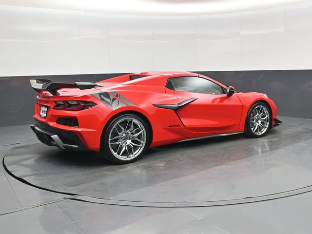 Used 2024 Chevrolet Corvette Z06 w/ Z07 Performance Package image 4