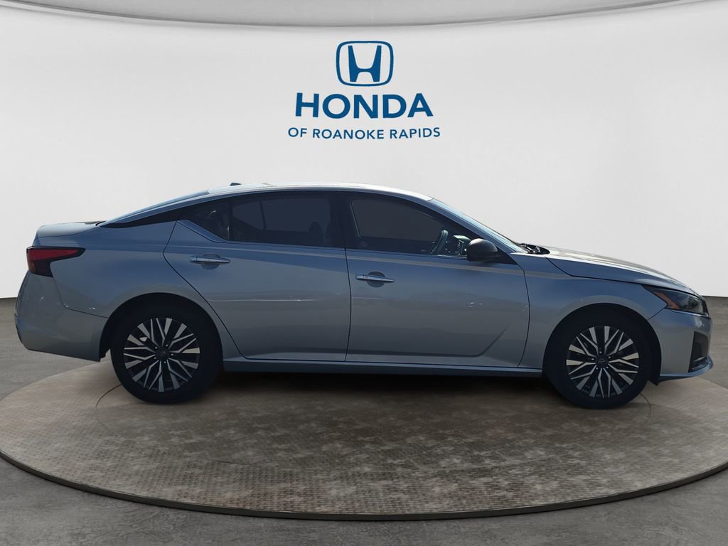 Used 2024 Nissan Altima 2.5 SV image 6