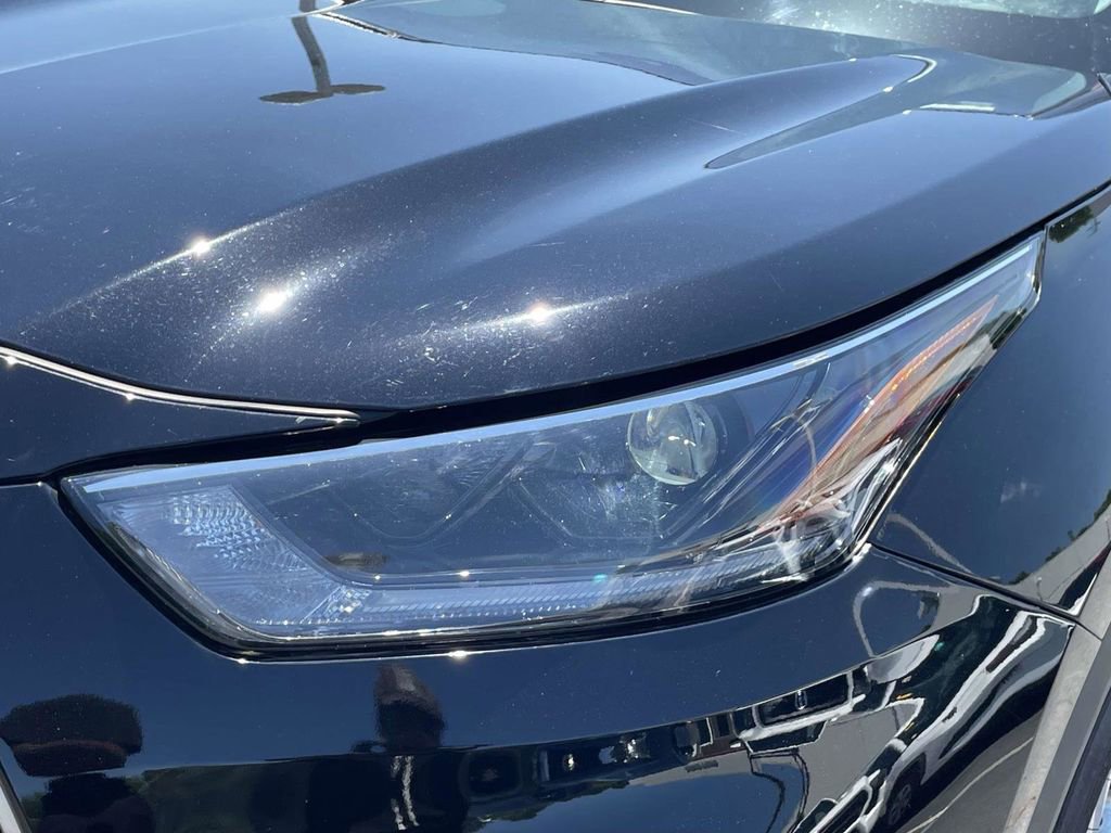 Used 2021 Toyota Highlander LE FWD image 8