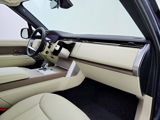 New 2026 Land Rover Range Rover Long Wheelbase SE AWD/4WD image 17