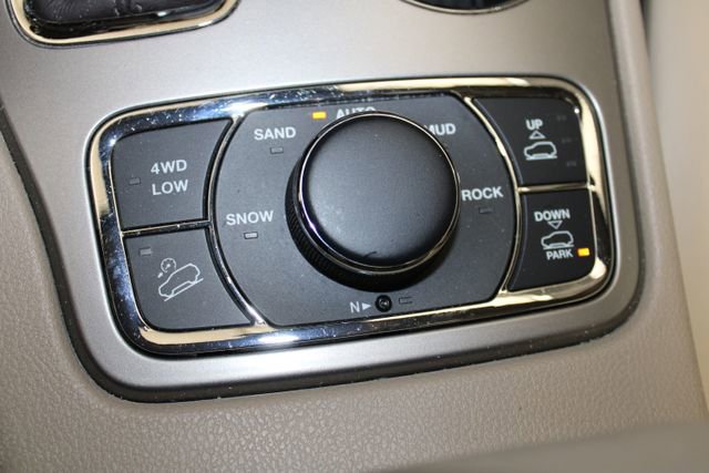 Used 2021 Jeep Grand Cherokee Overland AWD/4WD image 27